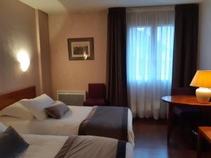 Postel nebo postele na pokoji v ubytování Hôtel & Restaurant Le Relais d'Aumale