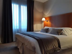Postel nebo postele na pokoji v ubytování Hôtel & Restaurant Le Relais d'Aumale