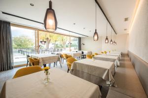 A restaurant or other place to eat at Dining & Living Alpenrose