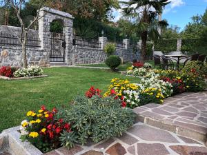 Vonkajšia záhrada v ubytovaní Apartments Villa Učka
