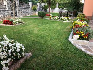 Vonkajšia záhrada v ubytovaní Apartments Villa Učka