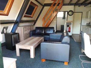 a living room with a couch and a table at Vosseven 78 Melde in Stramproy