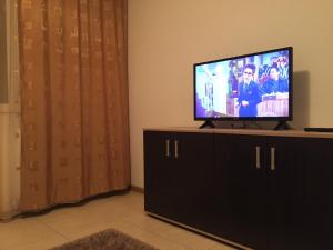 ガラツィにあるELI Apartmentの薄型テレビ(キャビネットの上に設置)