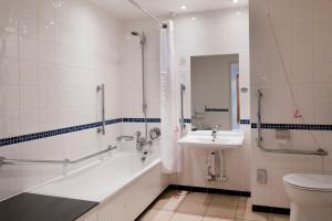 a bathroom with a sink, toilet and bathtub at Holiday Inn Rugby-Northampton M1 Jct18, an IHG Hotel in Crick