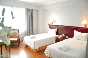 Postel nebo postele na pokoji v ubytování Kingdom Hotel