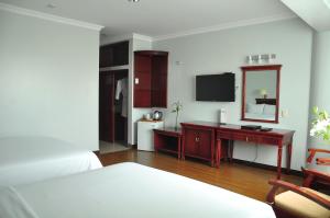 TV a/nebo společenská místnost v ubytování Kingdom Hotel