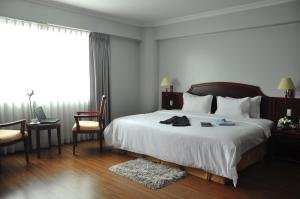 Postel nebo postele na pokoji v ubytování Kingdom Hotel