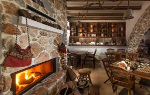 Ο χώρος του lounge ή του μπαρ στο Limeri Traditional Guest House