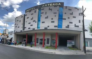 a building on the corner of a street at Hotel Plaza Arteaga in Monterrey