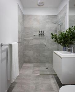 A bathroom at The Provincial Boutique Hotel