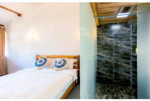 Postel nebo postele na pokoji v ubytování Log Cabin