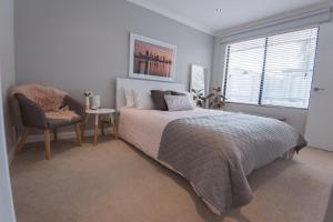 A bed or beds in a room at Mindarie Retreat