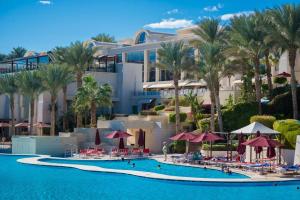 Bazén v ubytování Grand Rotana Resort & Spa nebo v jeho okolí