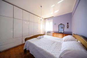 Postel nebo postele na pokoji v ubytování CAISA Classic Beachfront Apartment