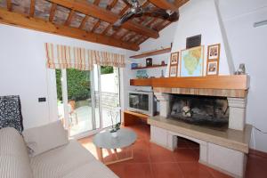 Ett kök eller pentry på Apartments Villa Buric