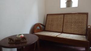 Posezení v ubytování Adams Wood House Ayurveda Homestay Kochi