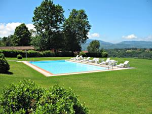 La pileta dentro o cerca de Villa Martina