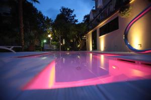 Kolam renang di atau di dekat Hotel Villa Anita