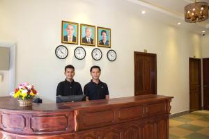 Členové personálu v ubytování Le Water Villa
