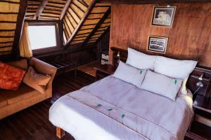 Chameleon Backpackers & Guesthouse tesisinde bir odada yatak veya yataklar