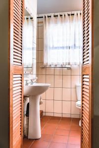 Chameleon Backpackers & Guesthouse tesisinde bir banyo