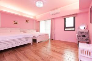 A bed or beds in a room at Iris Guest House