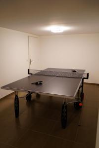 a ping pong table in an empty room at Chalet Kizuna in Saint-Gervais-les-Bains