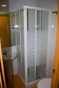 ソリアにあるGala IIのバスルーム(シャワー、トイレ、シンク付)