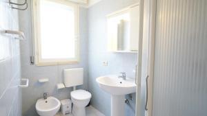 A bathroom at Appartamento Guido Reni