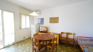 A television and/or entertainment centre at Appartamento Guido Reni