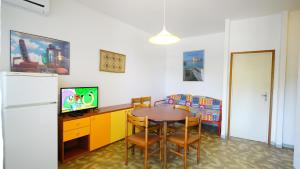 A television and/or entertainment centre at Appartamento Guido Reni