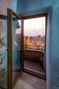 an open door to a room with a view at Giamevi House in Vignanello