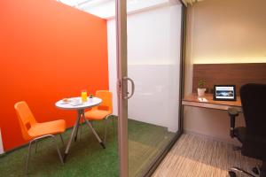 TV a/nebo společenská místnost v ubytování SHG Bogotá 100 Design Hotel