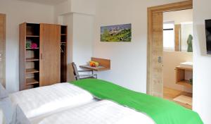 Appartementhaus Sky Lodge tesisinde bir odada yatak veya yataklar