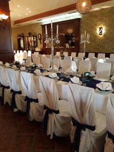 Un restaurante o sitio para comer en Guesthouse "Kod Čileta"