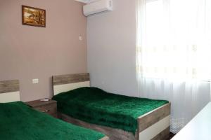 Un pat sau paturi într-o cameră la Gulnazi Andria