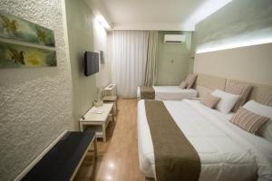 Postel nebo postele na pokoji v ubytování Nidimos Hotel