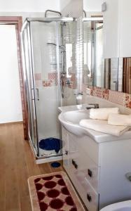 Osolemiohouse tesisinde bir banyo