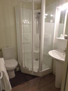 Koupelna v ubytování Logis Hôtel de France