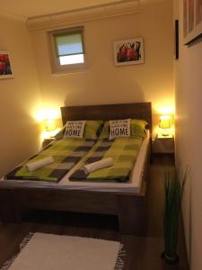Posteľ alebo postele v izbe v ubytovaní My Home Apartman