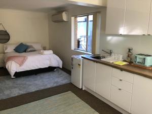 Kjøkken eller kjøkkenkrok på Beachfront Living Cronulla