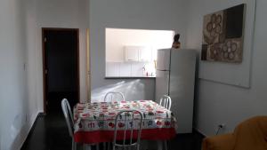Kuchyň nebo kuchyňský kout v ubytování Apartamento para 10 pessoas próximo a Basílica + 17 fotografií