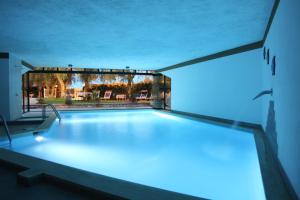 Bazén v ubytování Hotel Rabay nebo v jeho okolí