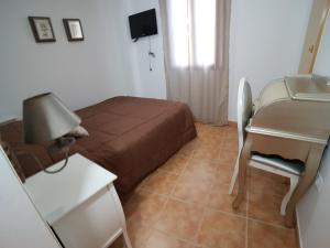 Μια τηλεόραση ή/και κέντρο ψυχαγωγίας στο Hostal Mesón La Era