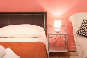 Postel nebo postele na pokoji v ubytování Damira Rooms