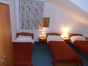 Postel nebo postele na pokoji v ubytování Hotel Metković + 37 fotografií