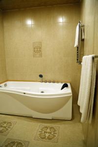 Phòng tắm tại Tomu's Hotel