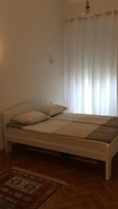 Postel nebo postele na pokoji v ubytování Cricket Park Hostel