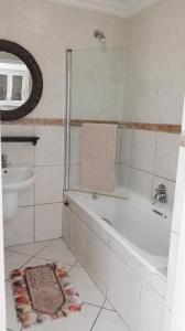 Un baño de 27 & 28 Neptune Terrace