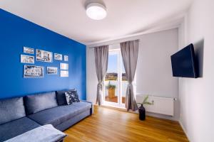 Televízia a/alebo spoločenská miestnosť v ubytovaní Apartament Olsztyński - Lake Apartments, osiedle Calamo Park - Olsztyn